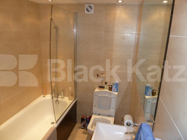 			An absolutely stunning apartment !!!, 2 Bedroom, 1 bath, 1 reception Flat			 Penton Street, ANGEL, ISLINGTON